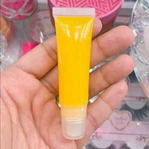 Lipgloss 100% vegan and hand made. 🎀